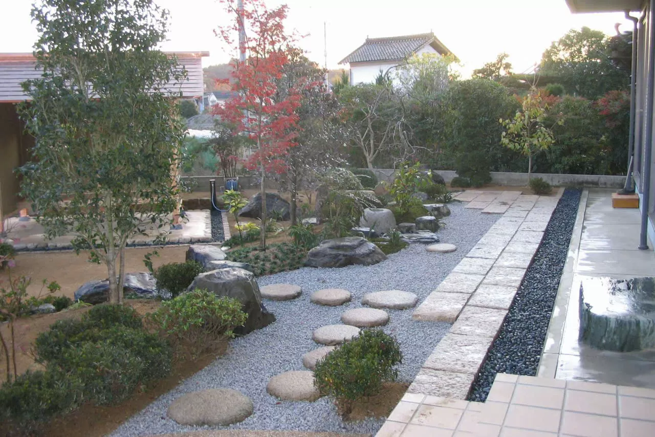 NAM CHĂM SÓC CÂY CẢNH LƯƠNG CAO NĂM THƯỞNG 3 LẦN