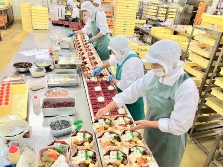 NỮ CHẾ BIẾN THỰC PHẨM SHIZUOKA LƯƠNG CAO