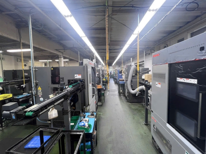 NAM CÔNG XƯỞNG KANTO – ĐỨNG MÁY CNC & KIỂM HÀNG