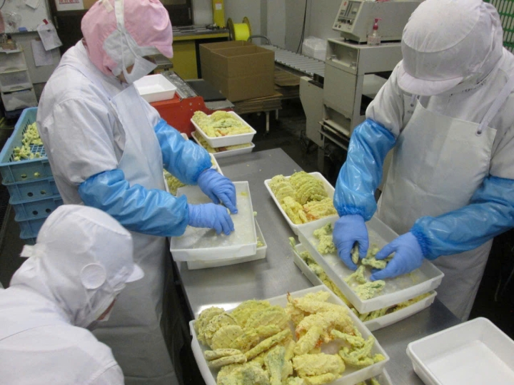 NỮ CHẾ BIẾN THỰC PHẨM TOCHIGI LƯƠNG VỀ TAY TRÊN 20 MAN