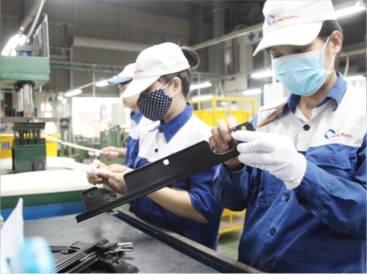 ĐH 101558 NỮ SẢN XUẤT, KIỂM HÀNG LINH KIỆN Ô TÔ TRUYỀN THỐNG